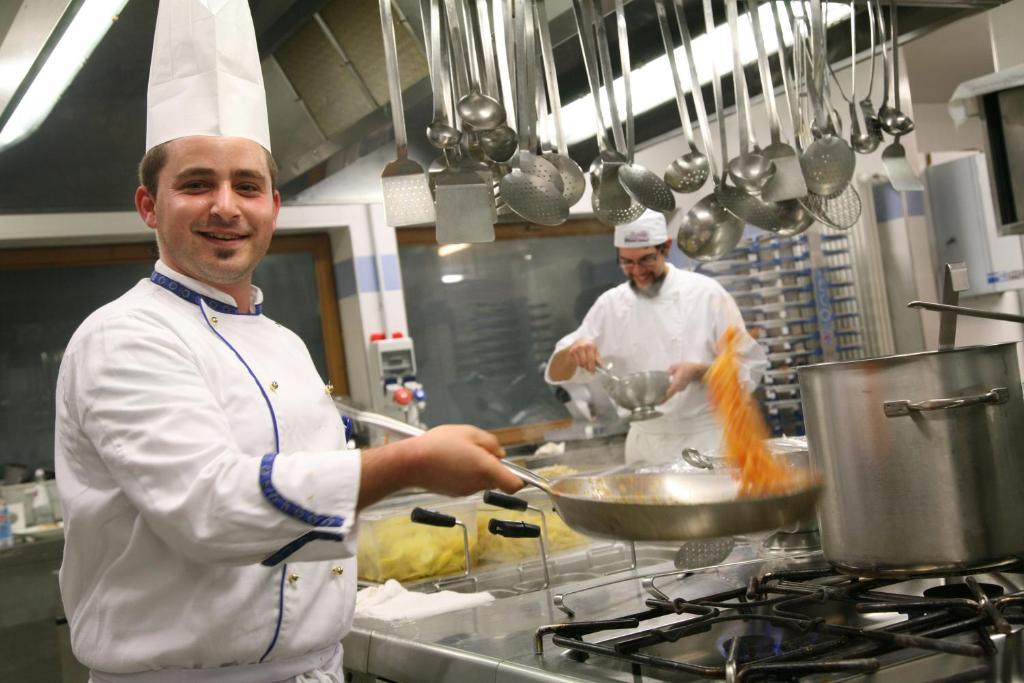 Hotel Shandranj Тезеро Экстерьер фото